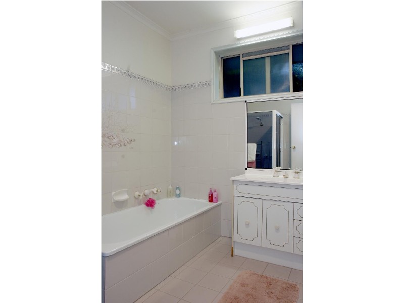 12 Rhodes Drive, Sale VIC 3850