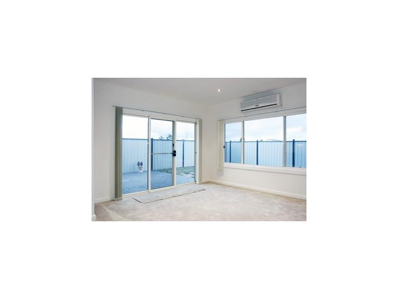 2/96  Landy Street, Maffra VIC 3860