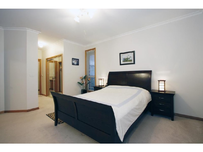 9 Ibis Way, Longford VIC 3851