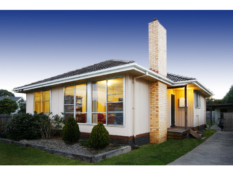 18 Overend Crescent, Sale VIC 3850