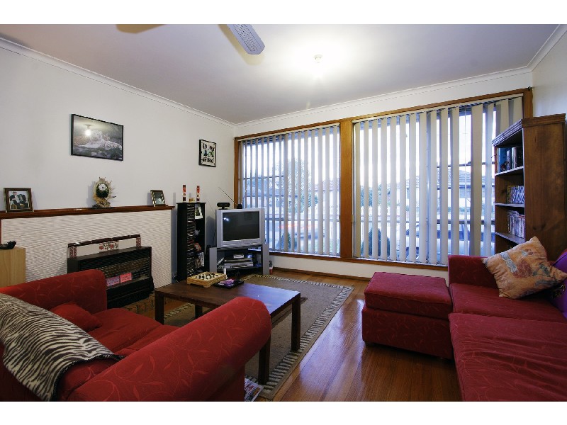 18 Overend Crescent, Sale VIC 3850