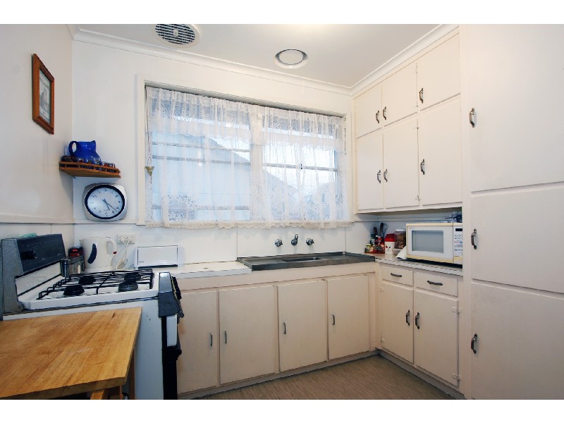 18 Overend Crescent, Sale VIC 3850