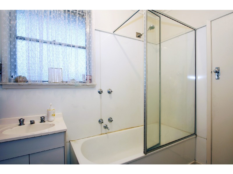 18 Overend Crescent, Sale VIC 3850