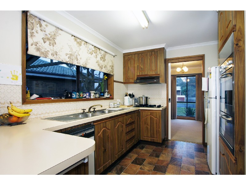 16 Helen Crescent, Sale VIC 3850