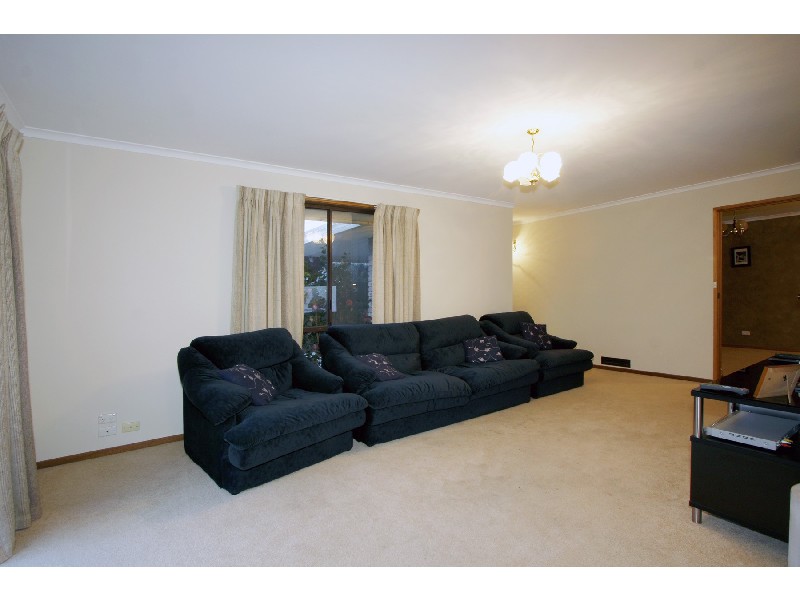 16 Helen Crescent, Sale VIC 3850