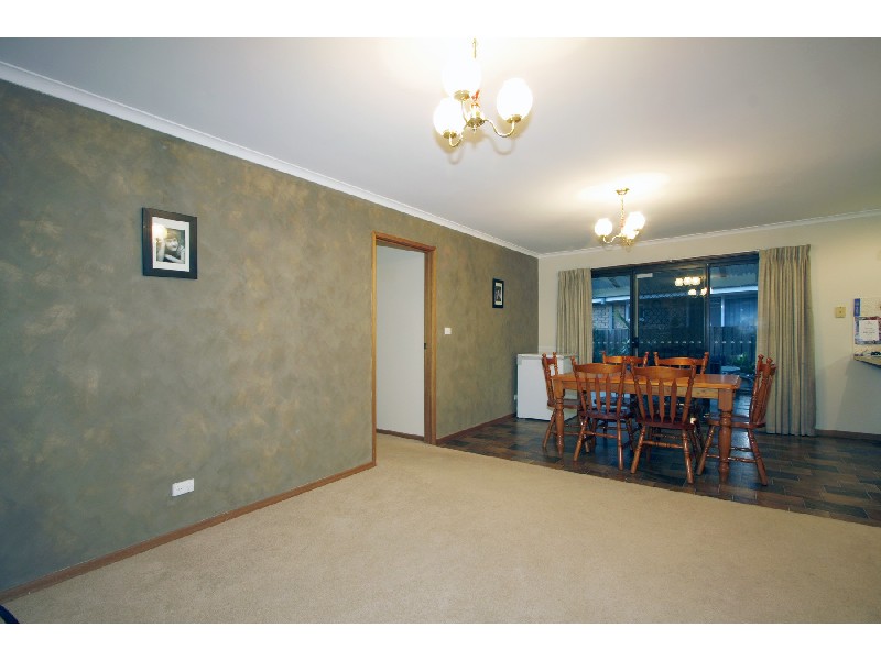 16 Helen Crescent, Sale VIC 3850