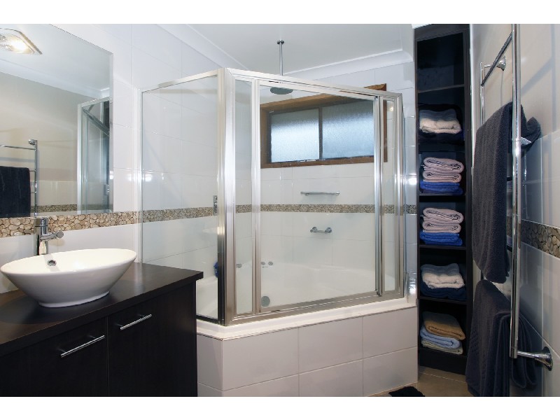 16 Helen Crescent, Sale VIC 3850