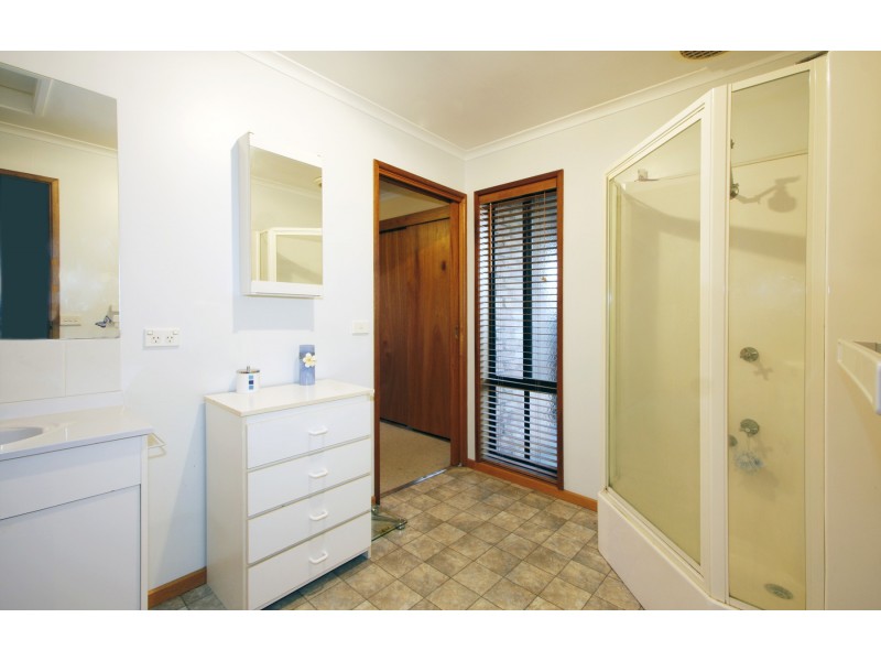 1 Loughnan Court, Wurruk VIC 3850