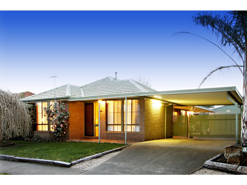19 Helen Crescent, Sale VIC 3850