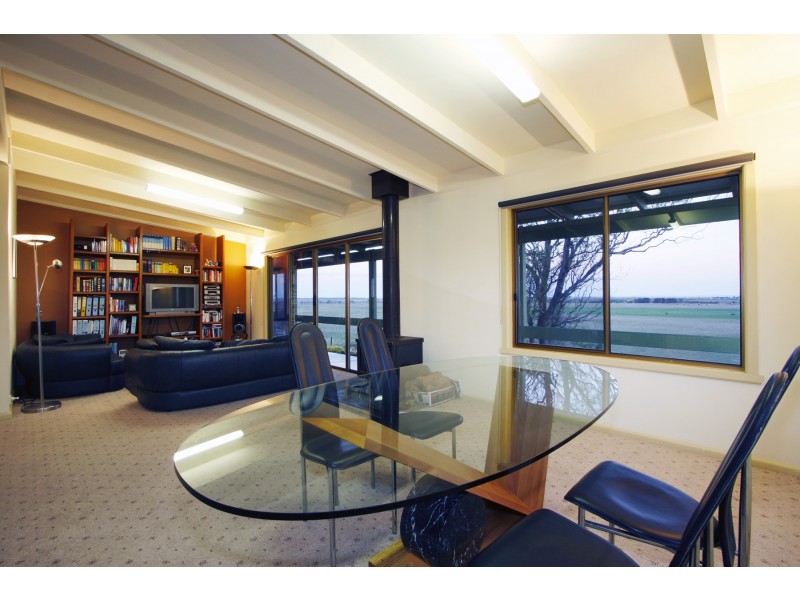 2349 Seaspray Road, Seaspray VIC 3851