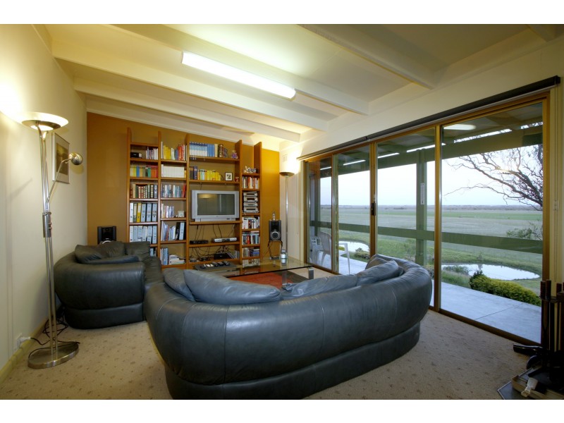 2349 Seaspray Road, Seaspray VIC 3851