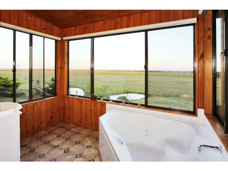 2349 Seaspray Road, Seaspray VIC 3851