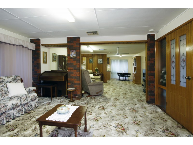 14 Phillip Crescent, Sale VIC 3850