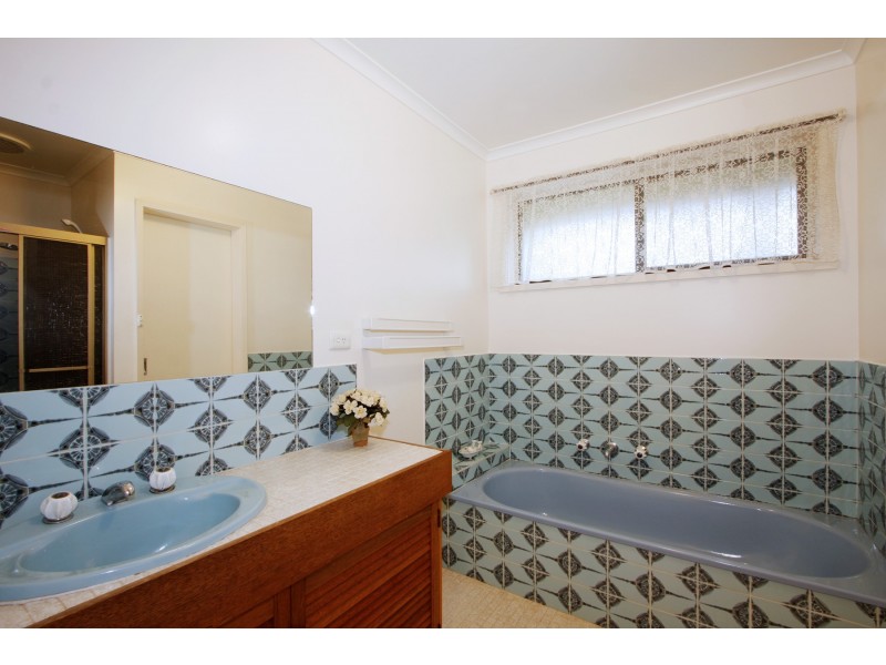 14 Phillip Crescent, Sale VIC 3850