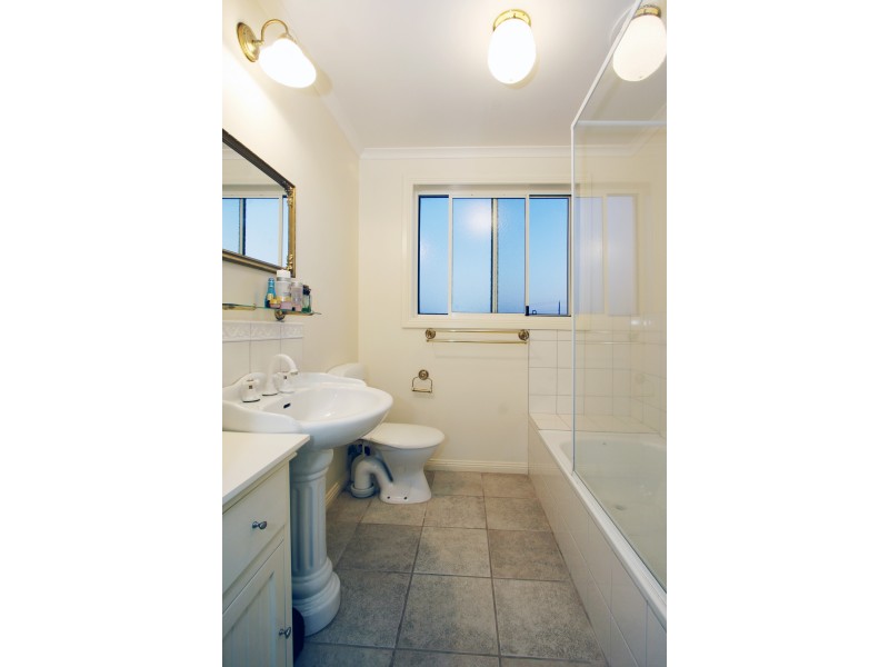 21 Woodburne Drive, Sale VIC 3850