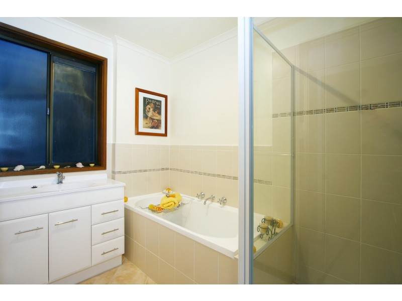34 Helen Crescent, Sale VIC 3850