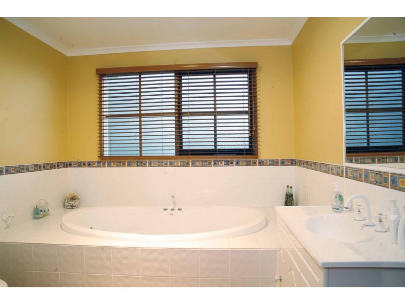 16 Acacia Court, Sale VIC 3850