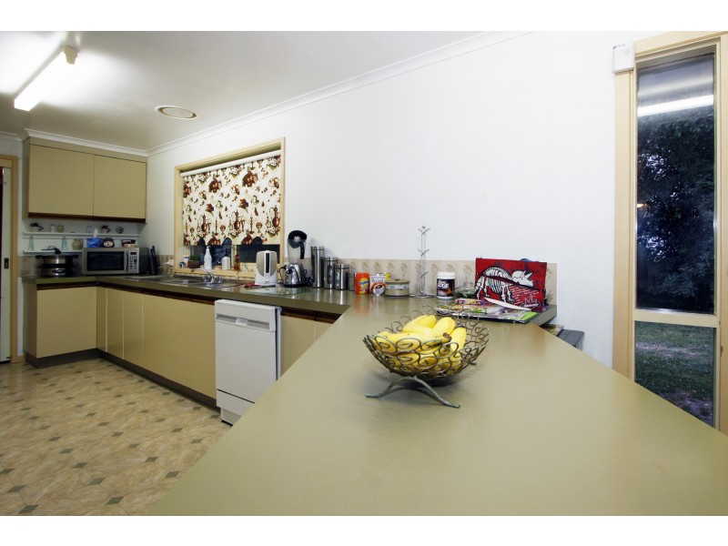 4 Lynette Court, Sale VIC 3850