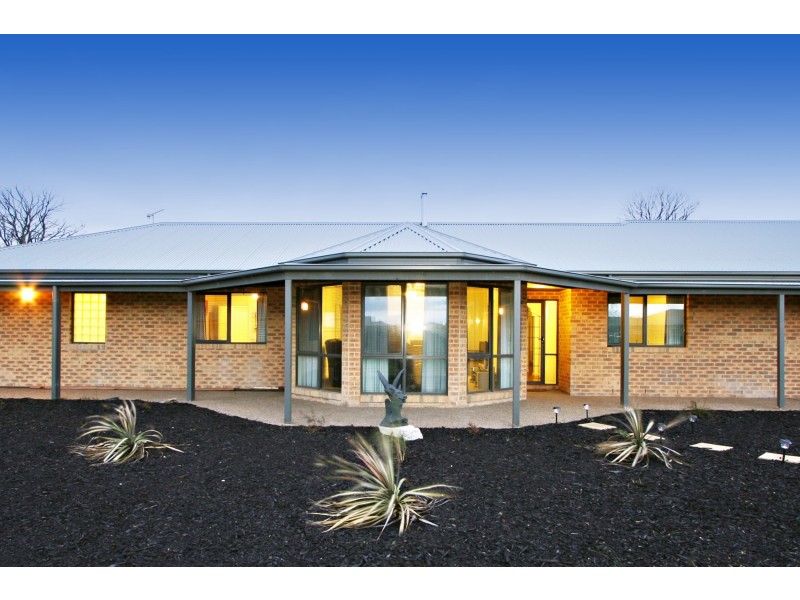 27 Evelyen Drive, Sale VIC 3850