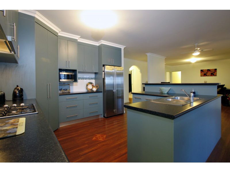 27 Evelyen Drive, Sale VIC 3850