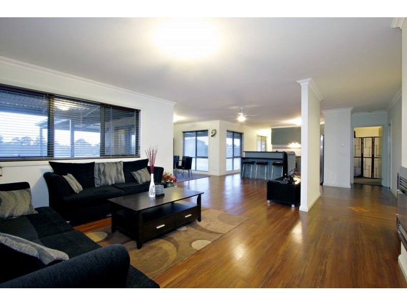 27 Evelyen Drive, Sale VIC 3850