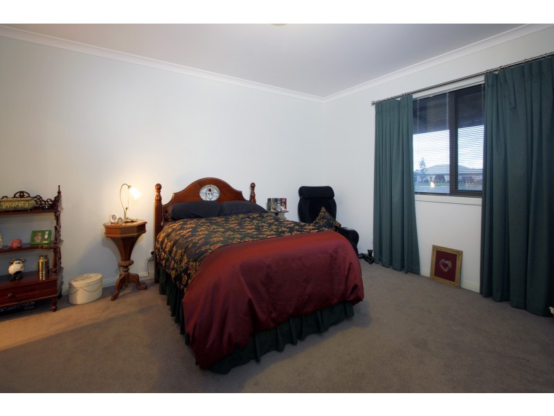 27 Evelyen Drive, Sale VIC 3850