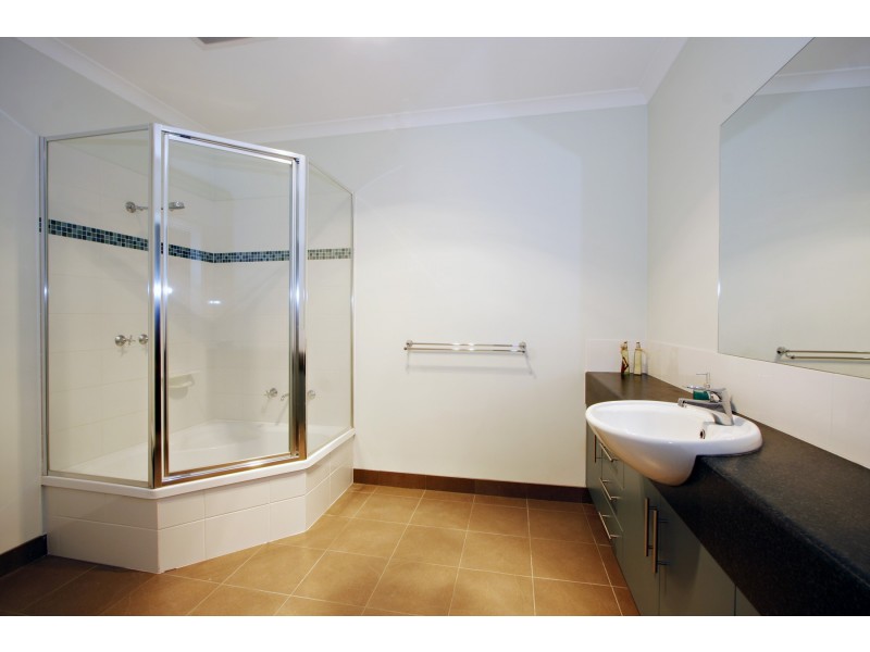 27 Evelyen Drive, Sale VIC 3850