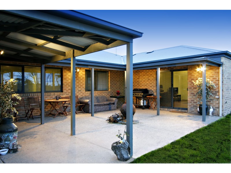 27 Evelyen Drive, Sale VIC 3850