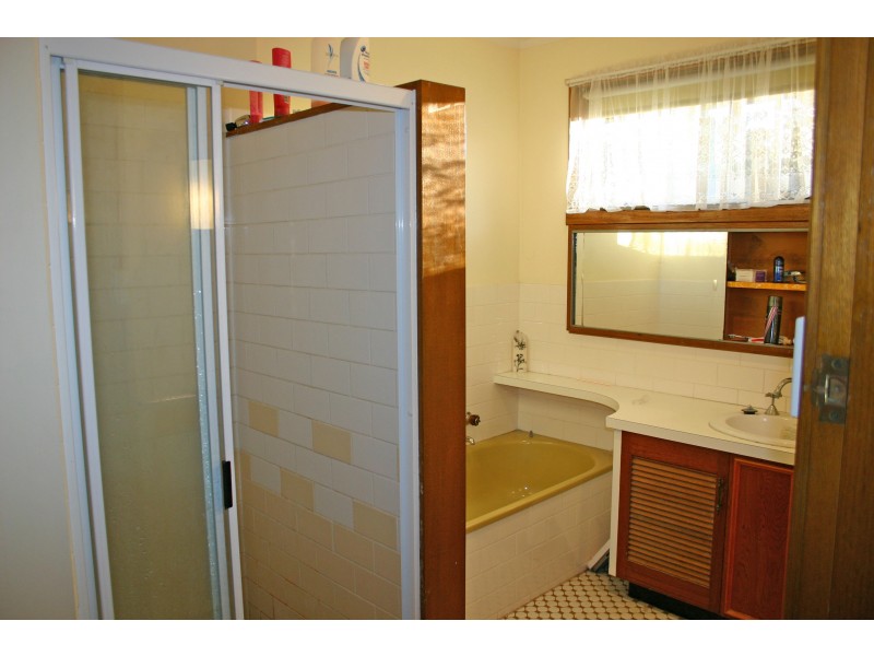 12 Sandra Court, Sale VIC 3850