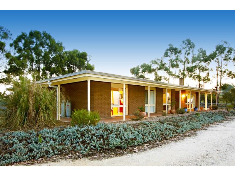 90 Vale Road, Longford VIC 3851