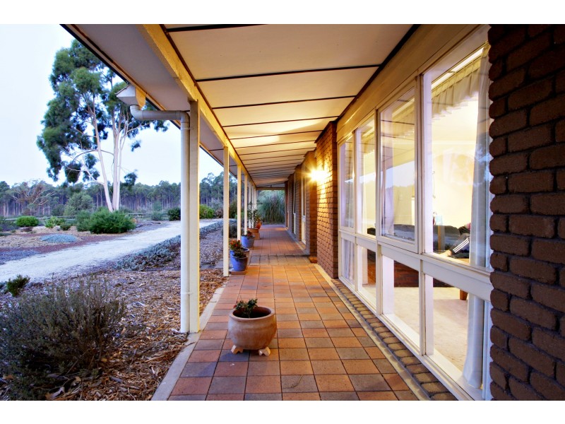 90 Vale Road, Longford VIC 3851