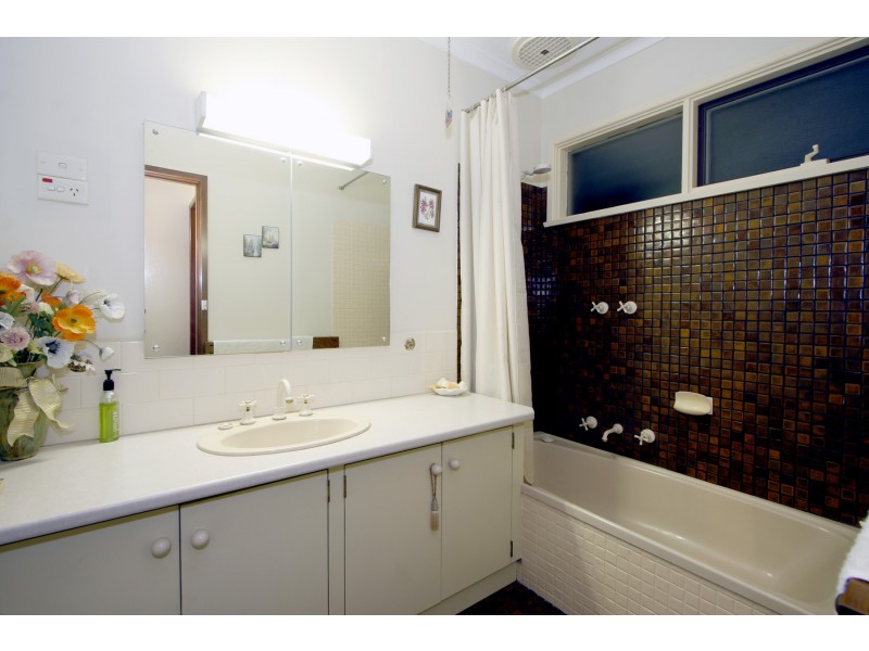 2 Polaris Drive, Sale VIC 3850