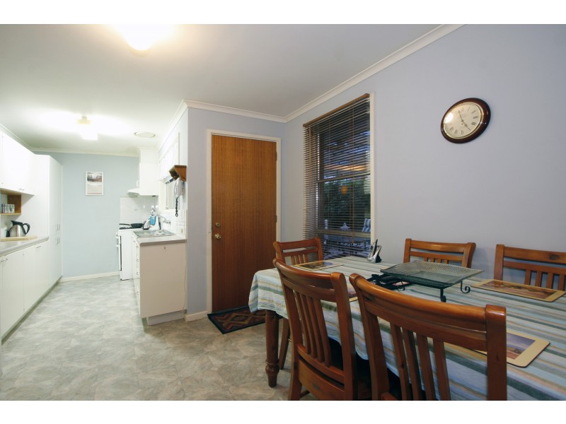 6 Chalmer Court, Sale VIC 3850