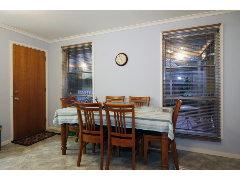 6 Chalmer Court, Sale VIC 3850