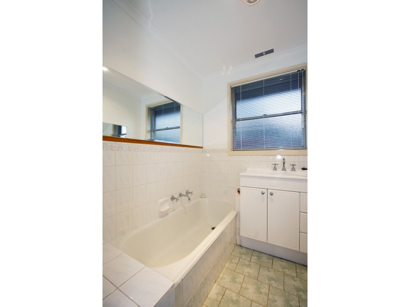 6 Jackson Avenue, Sale VIC 3850