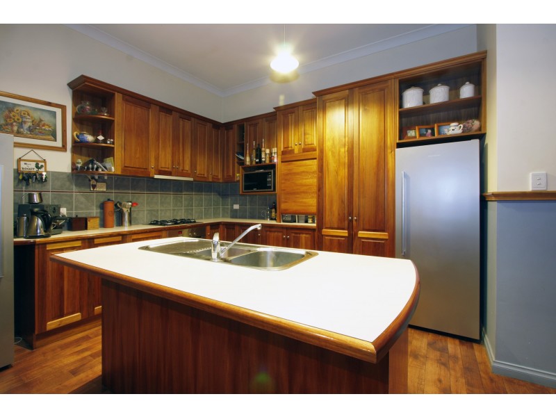 6 Hobson Street, Stratford VIC 3862