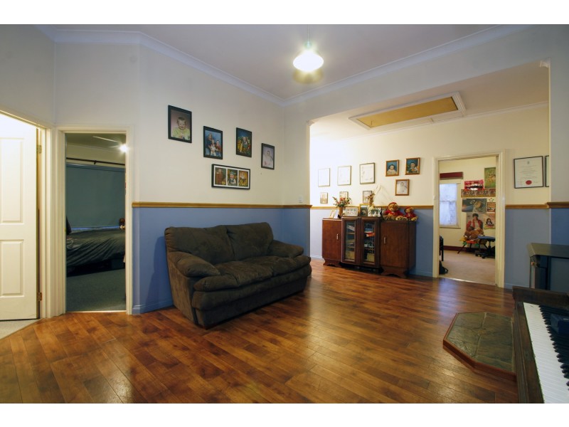 6 Hobson Street, Stratford VIC 3862