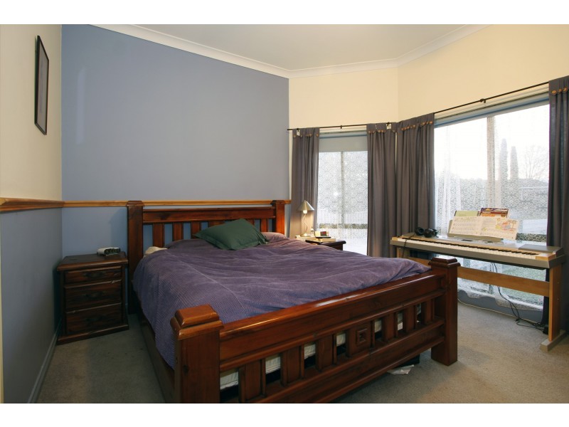 6 Hobson Street, Stratford VIC 3862