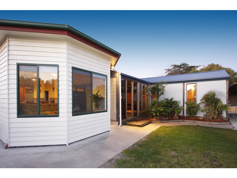 6 Hobson Street, Stratford VIC 3862