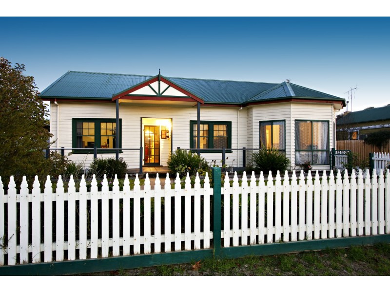 6 Hobson Street, Stratford VIC 3862