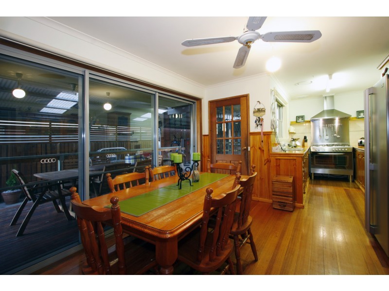 6 Jackson Avenue, Sale VIC 3850