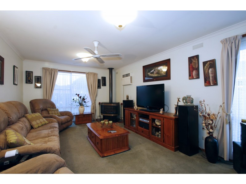 6 Jackson Avenue, Sale VIC 3850