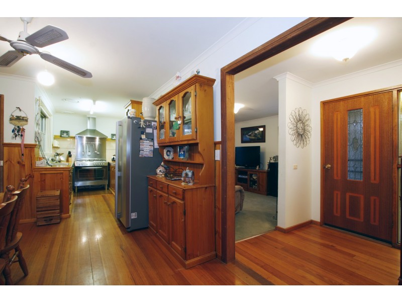 6 Jackson Avenue, Sale VIC 3850