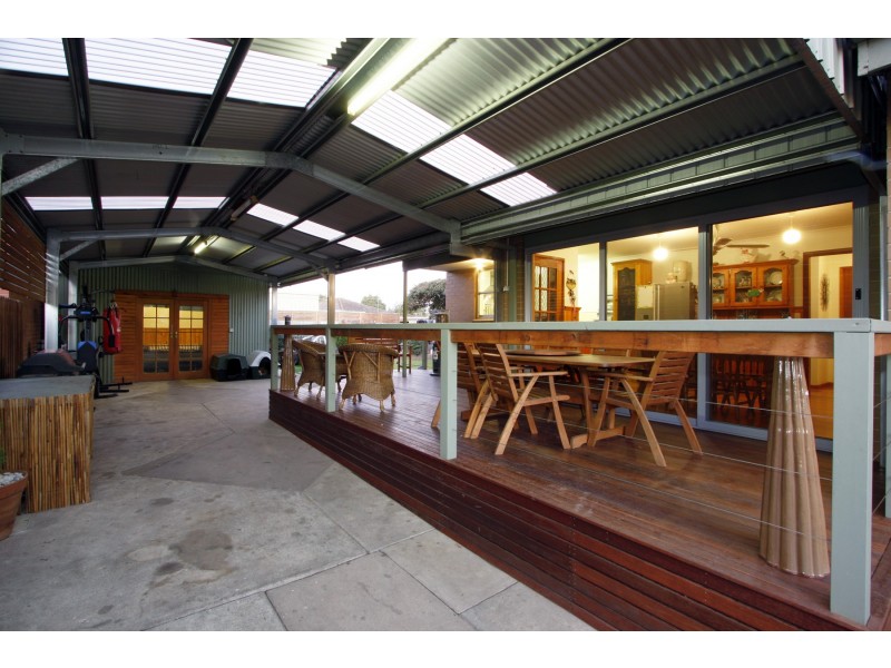 6 Jackson Avenue, Sale VIC 3850