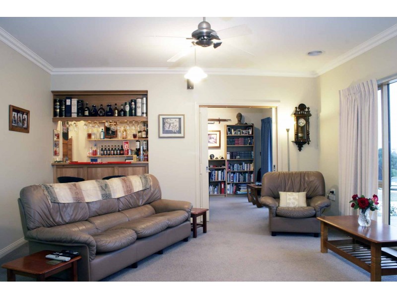 26 McColl Drive, Longford VIC 3851