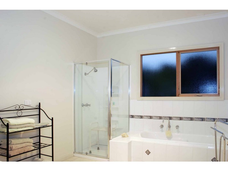 26 McColl Drive, Longford VIC 3851