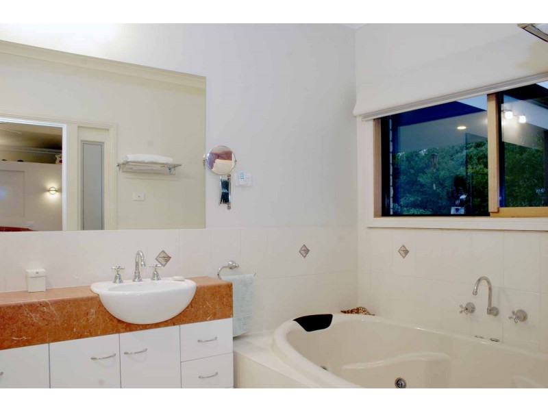 26 McColl Drive, Longford VIC 3851