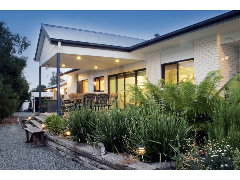 26 McColl Drive, Longford VIC 3851