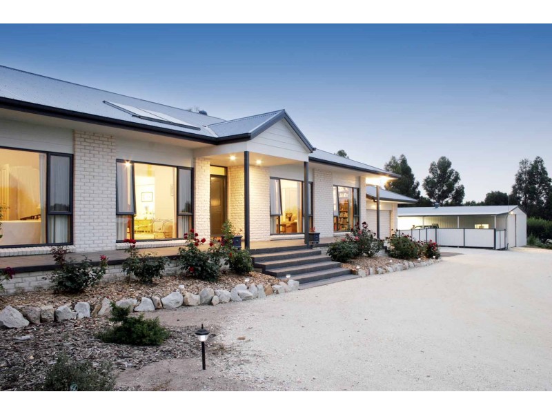 26 McColl Drive, Longford VIC 3851