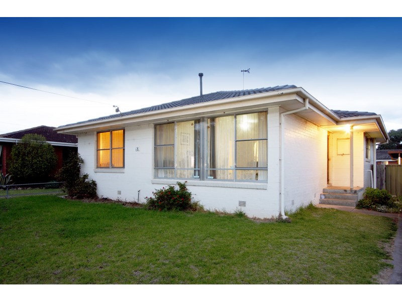 18 Treloar Street, Sale VIC 3850